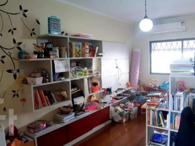 Casa, 3 dormitórios, 240 m², em Glória