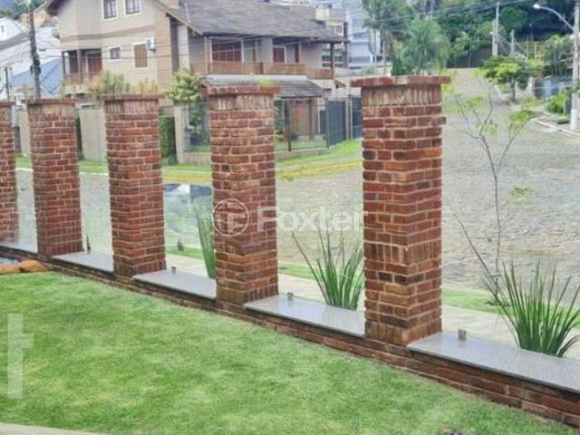 Casa, 3 dormitórios, 257.84 m², em Cristo Rei
