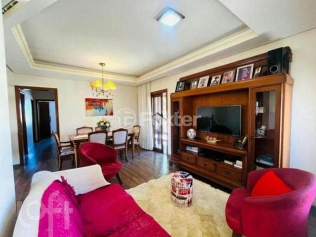 Casa, 3 dormitórios, 266.31 m², em Petrópolis