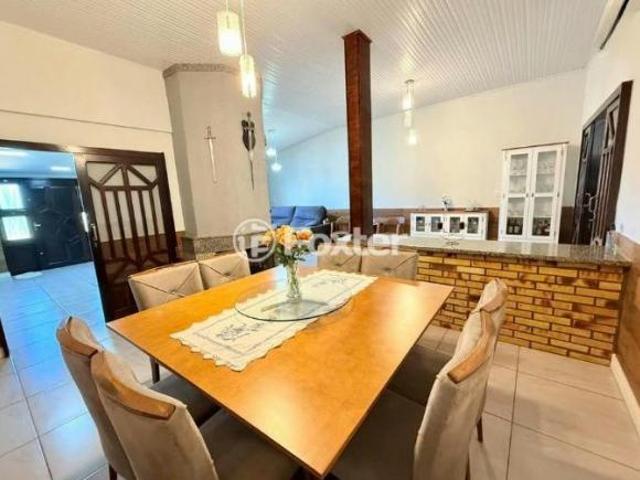 Casa, 3 dormitórios, 270 m², em Berto Círio