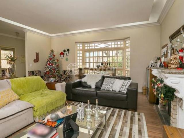 Casa, 3 dormitórios, 281 m², em Jardim Lindóia