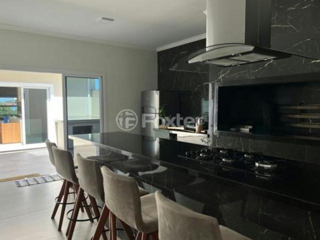 Casa, 3 dormitórios, 300 m², em Centro
