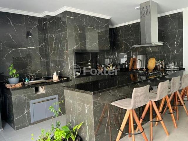 Casa, 3 dormitórios, 300 m², em Centro