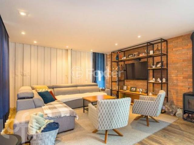 Casa, 3 dormitórios, 315 m², em Teresópolis