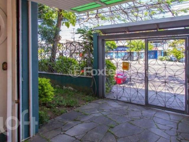 Casa, 3 dormitórios, 400 m², em Cavalhada