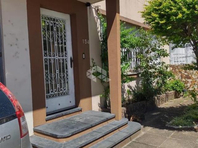 Casa 3 dormitórios, 4 vagas cobertas no bairro Glória, Porto Alegre