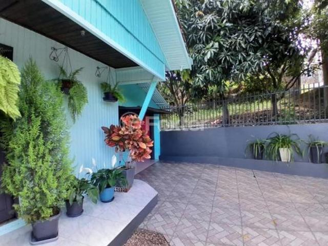 Casa, 3 dormitórios, 60 m², em Centro
