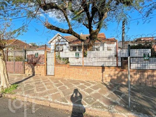 Casa, 3 dormitórios, 695.6 m², em Cascata