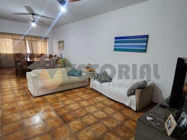 Casa 3 Dormitórios com edicula no Centro de Caraguatatuba