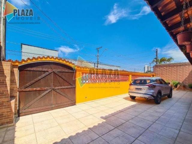 Casa 3 dormitórios com 1 suíte à venda, 246 m² por R$ 1.199.000 Boqueirão Pr