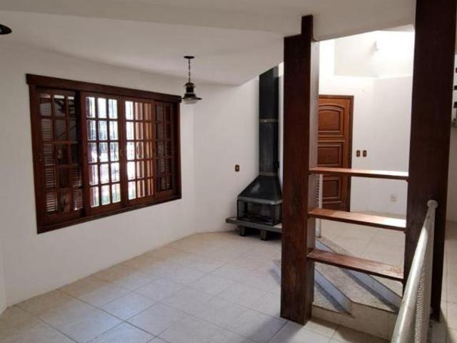 Casa 3 dormitórios Bairro Guarujá