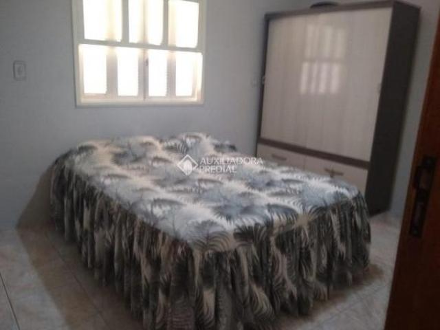 Casa 3 dormitórios bairro Piratini