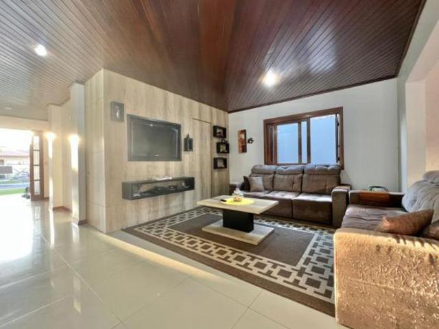 Casa 3 Dormitórios Bairro Zona Nova