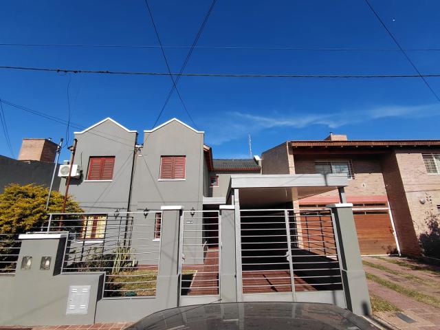 CASA 3 DORMITORIOS EN NUEVO POETA LUGONES
