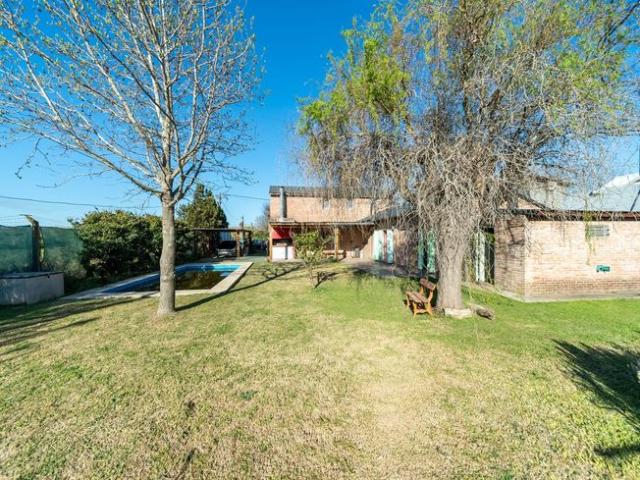 Casa 3 dormitorios, jardin y pileta, club logaritmo, ibarlucea
