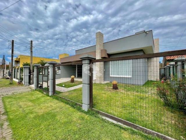 Casa 3 Dormitórios mobiliada e decorada, espaço Gourmet e Piscina,Capão da Canoa!