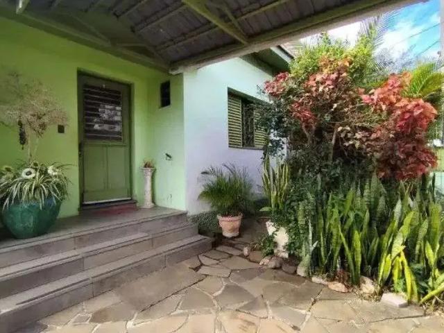 Casa 3 dormitórios no bairro Menino Deus em Porto Alegre para Alugar