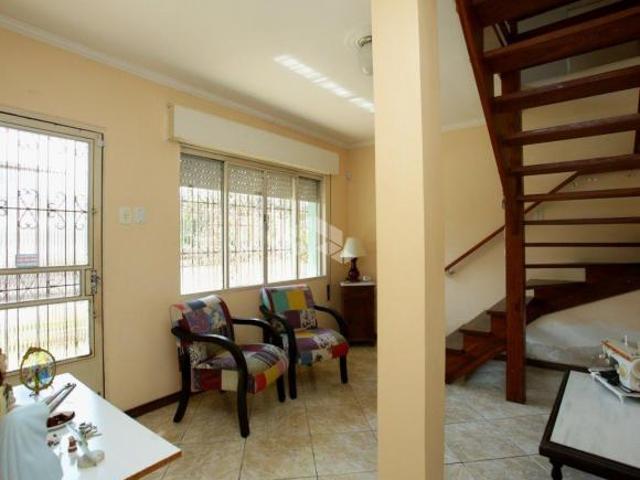 Casa 3 dormitórios no bairro Tristeza, junto ao Foro