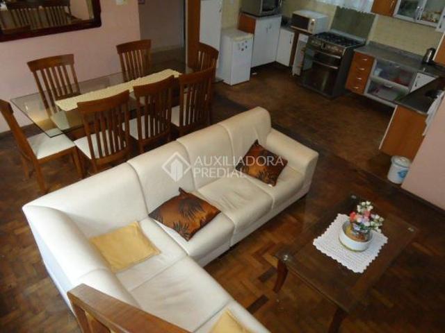 CASA 3 DORMITÓRIOS SUÍTE COM TERRAÇO E CHURRASQUEIRA NA RUA BRINO EM PORTO ALEGRE
