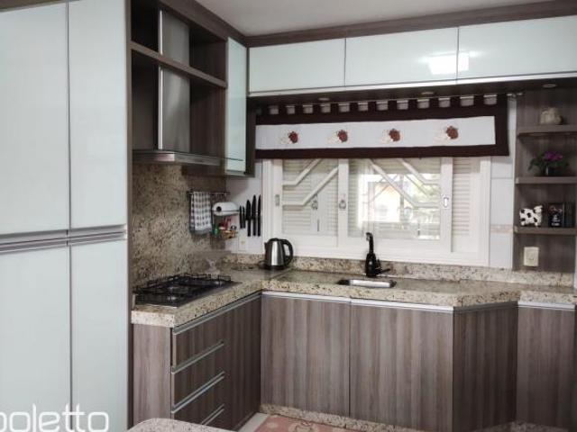 Casa 3 dormitórios Suíte e Piscina no Bairro Stan Torres