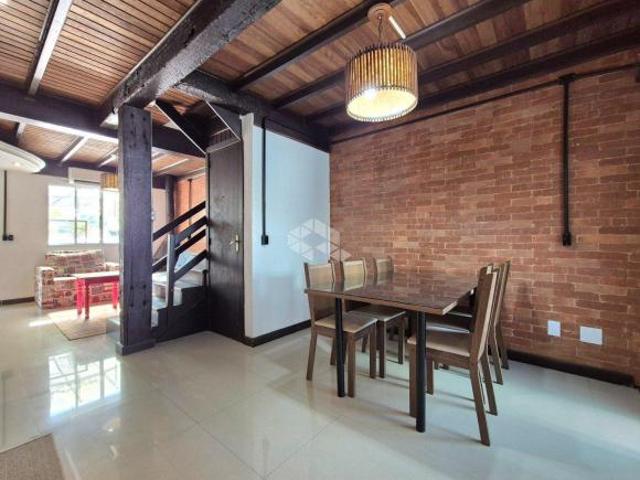 Casa, 2 dormitórios, de esquina, em condomínio, com infra completa! Vaga coberta