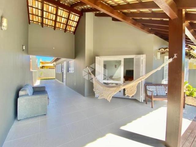 Casa 3 dormitótios, sendo 1 suíte c/ closet, semi mobiliada, amplo pátio no bair