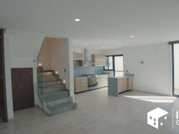 Casa 3 niveles Tonala