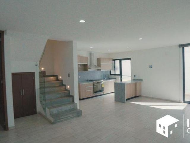 Casa 3 niveles Tonala