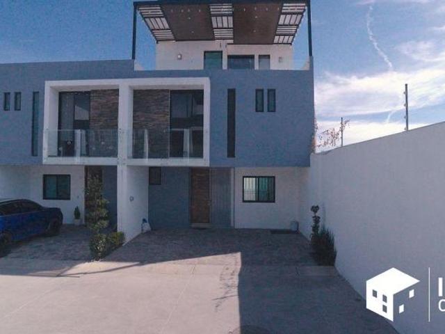 Casa 3 niveles Tonala