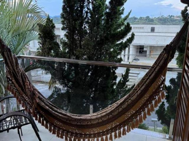 CASA 3 SUITES CONDOMÍNIO ARUJA ACEITA PERMUTA