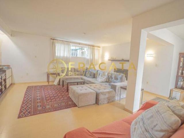 Casa, 3 suítes, 5 vagas de garagem, 280m² à venda Pacaembu São Paulo/SP