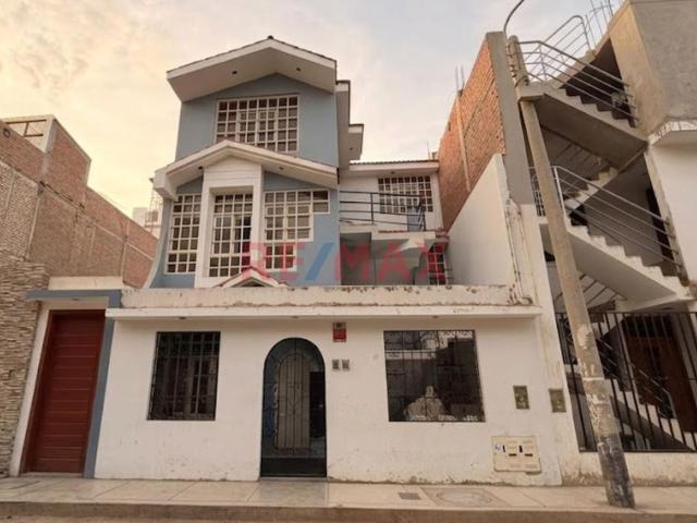 Casa 3 Pisos En Venta Urb El Amauta Chiclayo
