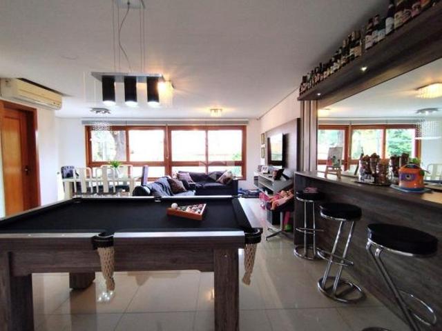 CASA 3 QUARTOS, 4 BANHEIROS, 3 VAGAS