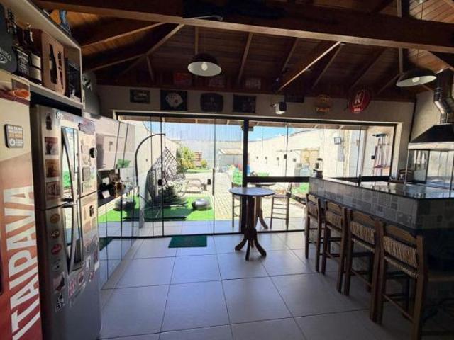 Casa 3 quartos 1 suíte com 194 m², 3 vagas e quintal amplo no Cajuru