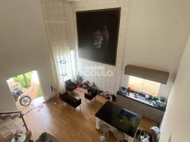 Casa 3 quartos 1 suíte terreno de 250m² com amplo quintal