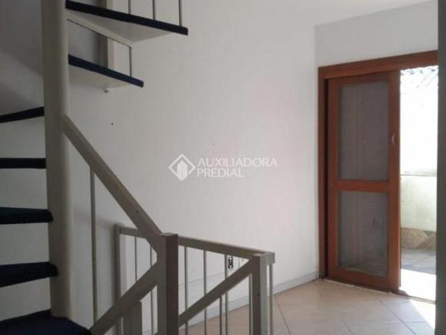 Casa 3 quartos, 1 vaga no bairro Camaquã