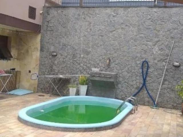 Casa 3 quartos, 350m², suíte, churrasqueira, pátio e piscina!