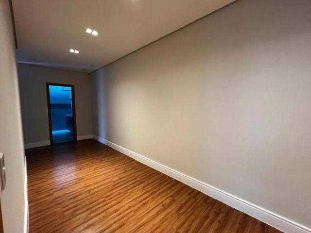 Casa 3 Quartos com 3 Suítes e 250m² Villa Flora