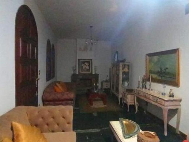 Casa 3 Quartos com 1.080 m² de terreno no B. São João Batista em BH!