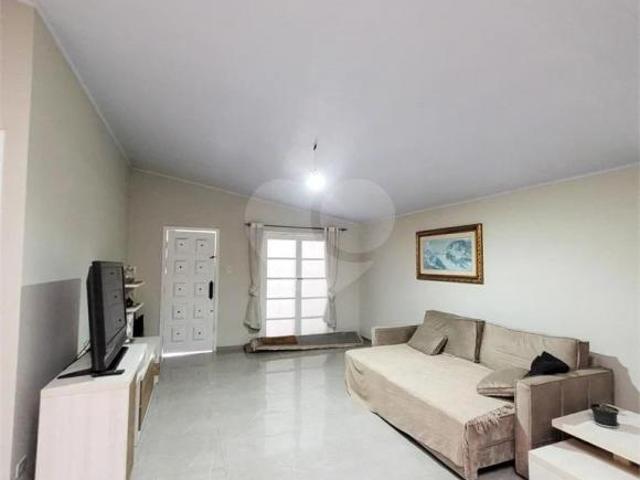 Casa 3 Quartos com Suíte e 3 Vagas na Vila Guaíra – Espaçosa com Churrasqueira