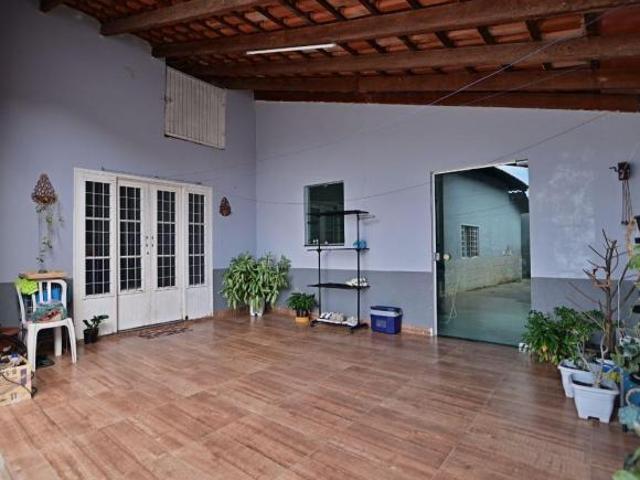 Casa 3 Quartos com Suíte Master em Lote de 462m² – Ampla Área Coberta e Casa Solta no Lote
