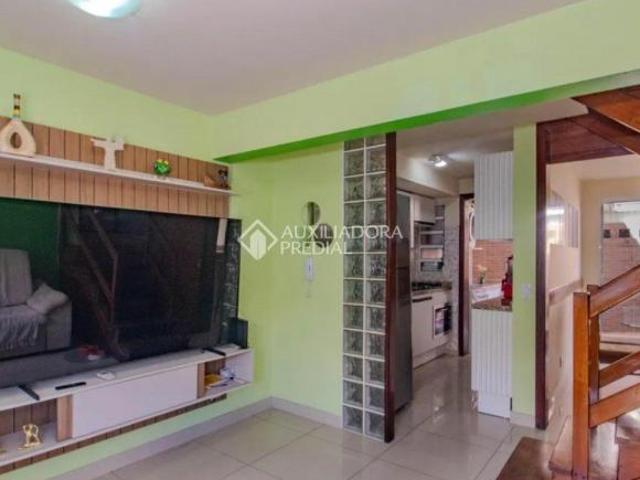 CASA 3 QUARTOS EM CONDOMINIO FECHADO