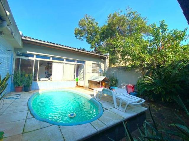 Casa 3 quartos, sendo 1 suíte, piscina, churrasqueira, lavanderia, depósito no Parque Sta Fé