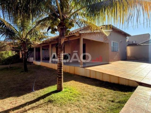 CASA 3 QUARTOS/SUÍTES 275 m² NERÓPOLIS/GO Casa de Rua com 3 Quarto s à Venda por R$ 650000.00 n