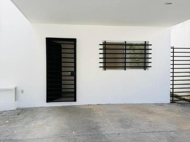 Casa 3 Rec. 2.5 Ba?os sin Muebles en Islazul