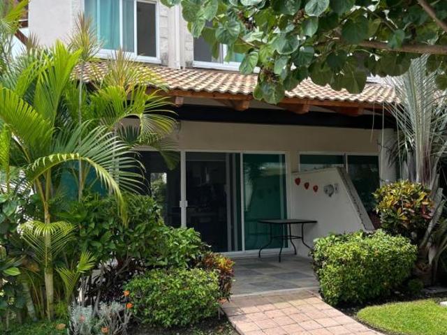 Casa 3 recámaras en venta o renta, Tezoyuca, con alberca y roof garden