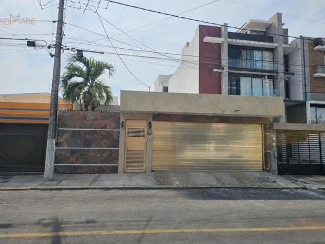 Casa 3 recámaras | Terreno 271 m2 | Fracc. Virginia