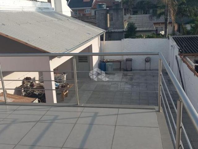 Casa 3d com amplo pátio no bairro São Sebastião próximo da Av. Sertório e Leroy Merlin