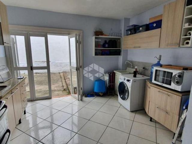 Casa 3D/ 1 Suíte/Bairro Cavalhada/ Sala conjugada com Cozinha e Área de serviços