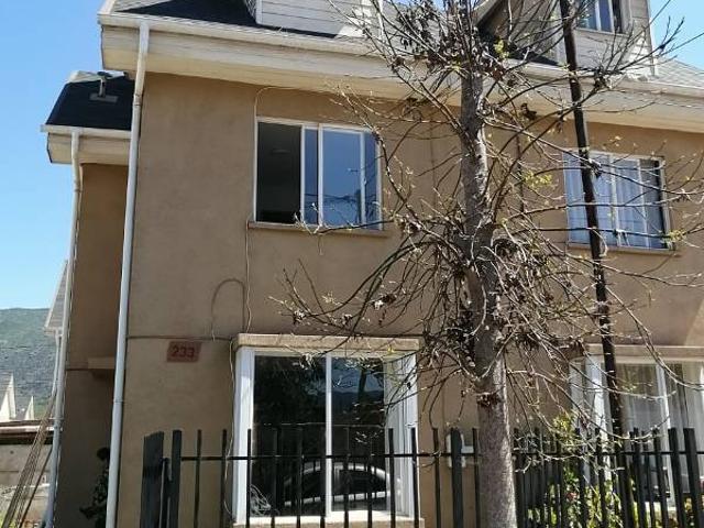 CASA 3D / 3B / 2E EN ARRIENDO LA CRUZ QUILLOTA